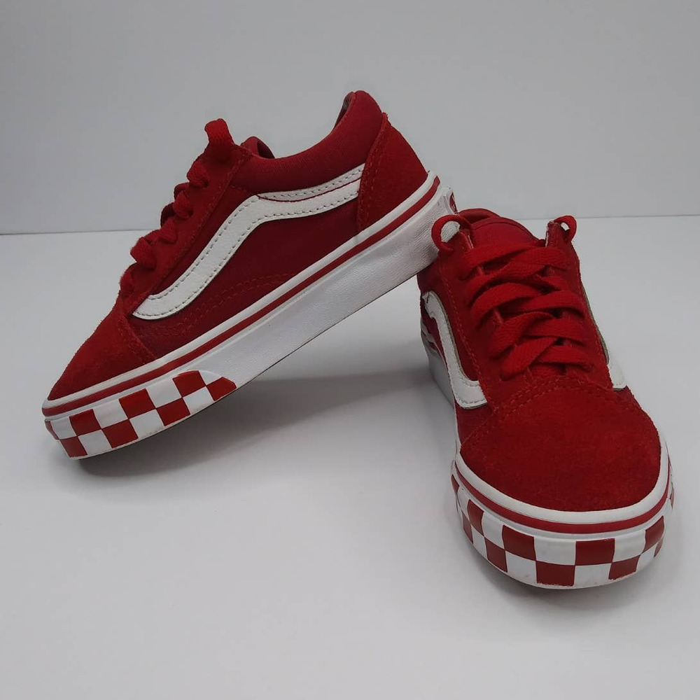 levi's kids red low top sneakers  / skate shoes / laces whit no box size 11c
